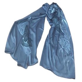 FULAR, en Seda de gramaje superior, color gris oscuro, dibujo de flores blancas y negras | 2249 | Artesania Textil