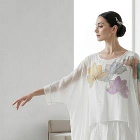 TUNICA ,blusa, vestido en gasa de seda, color arena, con fondo de lentejuelas dibujo de flores | 2231 | Artesania Textil