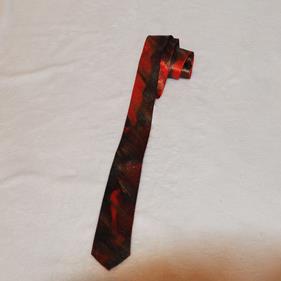 CORBATA , de color rojo ,con dibujo de acuarela, en tejido satinado | CO/01091 | Artesania Textil