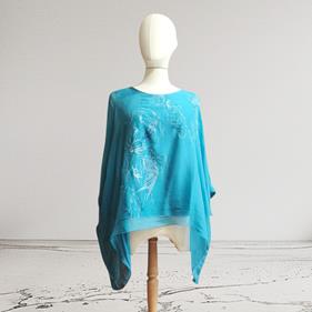 TUNICA ,blusa en gasa de seda, color azul con dibujo de mariposas | 2521 | Artesania Textil