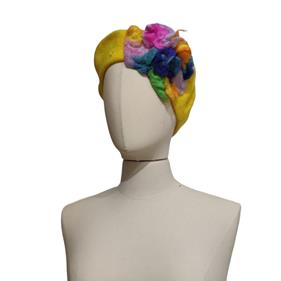 BOINA, amarillo, con bordado de aplicación en lana merina de flor en tono multicolor. | 2106 | Artesania Textil