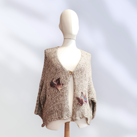 CHAQUETA, cardigan de punto, prenda oversize color tostado, con aplicacion de hojas en lana enfieltrada | 2260 | Artesania Textil