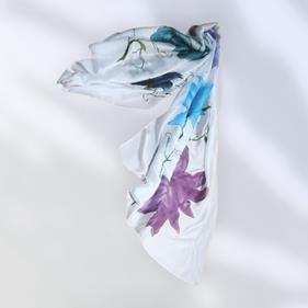 FULAR, en Seda satén, color blanco , dibujo de flores  multicolor | 1917 | Artesania Textil