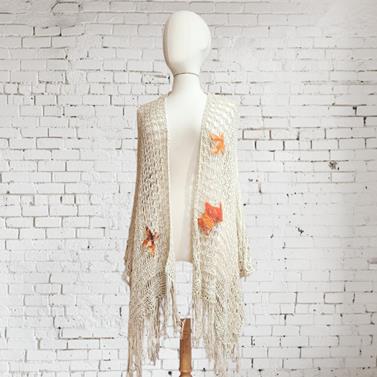 CHAQUETA, CAMISETA, PULL,calado color beig con aplicación bordada en lana enfieltrada,  | 2479 | Artesania Textil