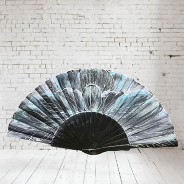 ABANICO pericón, color negro, dibujo de flor de grandes pétalos, en madera lacada , tamaño muy grande | 2402 | Artesania Textil