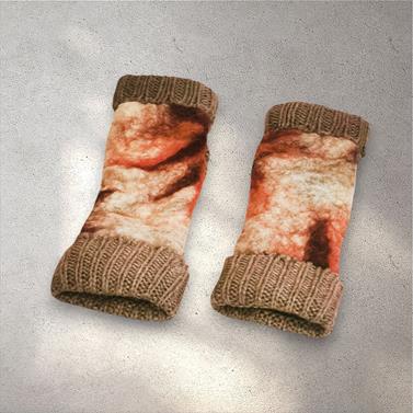 MITON, visón  con patch bordado en lana merino en tonos naturales | 2329 | Artesania Textil