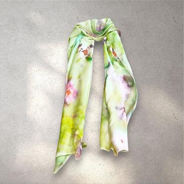 FULAR, en Seda satén, verde, dibujo de acuarela en estrella shibory | 2456 | Artesania Textil