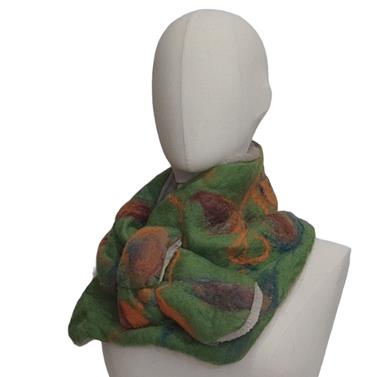 CUELLO, en tono beig y verde, en lana merino afieltrada, con interior de modal tèrmico, para evitar alergias. | 2321 | Artesania Textil