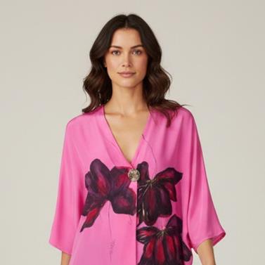 BLUSA japo color fusia, dibujo de flores, en viscosa saten, manga japonesa  | 2512 | Artesania Textil