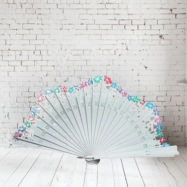 ABANICO baraja con calado,  color blanco, dibujo de flor multicolor, madera de arce lacado, tamaño medio | 2134 | Artesania Textil