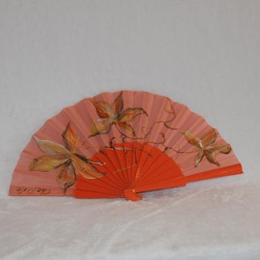 ABANICO clásico, color naranja, dibujo de flor, madera de arce lacado, tamaño medio | AC/01460 | Artesania Textil