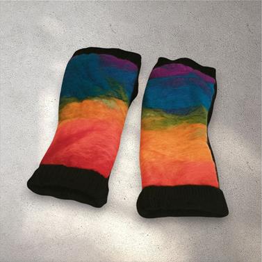 MITON, negro con patch bordado en lana merino en degrade multicolor | 2123 | Artesania Textil