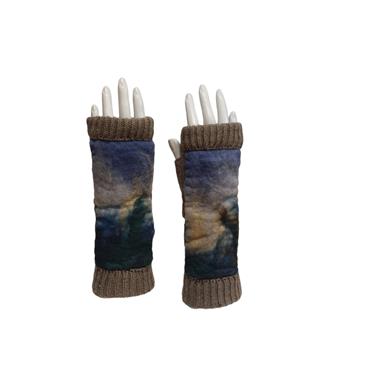 MITON, beig con patch bordado en lana merino en degrade de azul | 2121 | Artesania Textil